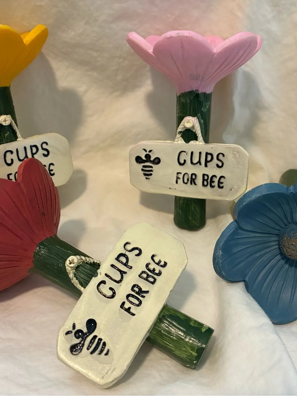 Set of 8 Cups for Bee Resin Flower Bee Watering Cups - Pink, Blue, Yellow, Red